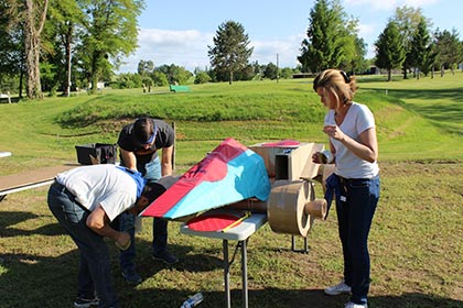 activite -seminaire-voiture-en-carton-strasbourg-team building-incentive-seminaire entreprise-ludique-bolide-formule1-construction-voiture